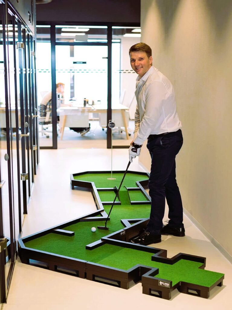 mini golf for office and corporate