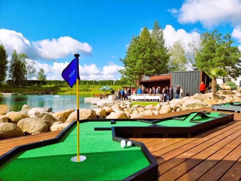 Read more about the article What Mini Golf places are OPEN